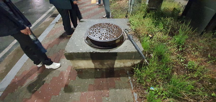 1.농협주유소 앞 우수 맨홀 돌출